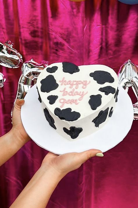 Cow Print Heart Cake, Space Cowgirl Cake, Cow Print Cakes, Birthday 28, Barn Birthday Party, Cowgirl Cake, Cowgirl Cakes, Beauty Cakes, Cowgirl Birthday Party