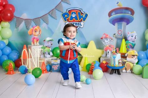 Paw Patrol Photoshoot, Hot Weels, Paw Patrol Birthday Party, Fotos Ideas, Paw Patrol Birthday, Smash Cake, Cake Smash, Paw Patrol, 4th Birthday