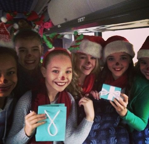 Maddie got Kendall a Tiffany & Co. Gift bc she was her secret Santa! Holy generousness!!! Dance Moms, Christmas, Dance Mums