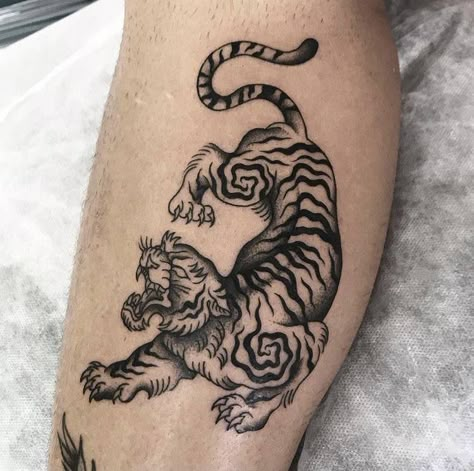 Traditional Tiger Tattoo, Japanese Tiger Tattoo, Jaguar Tattoo, Panther Tattoo, Tiger Tattoo Design, Irezumi Tattoos, Old School Tattoo Designs, Inked Tattoo, Japanese Tattoo Designs