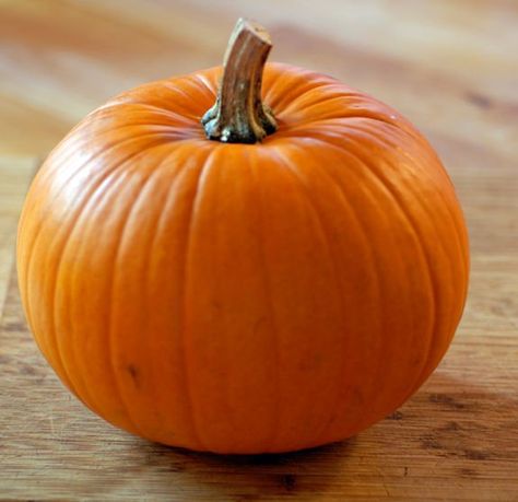 How to Cook a Pumpkin Gluten Free Halloween Treats, Paleo Pumpkin Recipes, Pumpkin Chai Tea, Pumpkin Peel, Gluten Free Halloween, No Carve Pumpkin Decorating, Pumpkin Pie Smoothie, Pumpkin Recipes Easy, Leftover Pumpkin