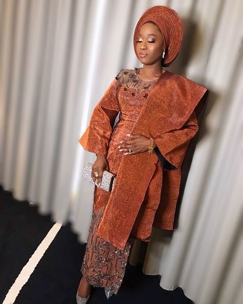 Shadiatalasooke/Shukky Fabrics on Instagram: “One more of our darling Lolade 🌰🌰🌰 Earthly tones for chocolate skinned girls is always a good idea 😁😁 my love for colors thou 😩😩 thank you…” Latest Ankara Styles 2020, Nigerian Wedding Dresses Traditional, Earthly Tones, Gorgeous Wedding Dress Princesses, Yoruba Bride, Nigerian Dress, Nigerian Bride, African Wedding Attire, Yoruba Wedding