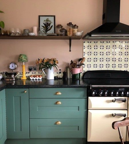 Setting Plaster Kitchen, Plaster Kitchen, Single Wall Kitchen, Setting Plaster, Kitchen Tiny, Pink Paint Colors, Pink Furniture, Splashback Tiles, Shelves Wall