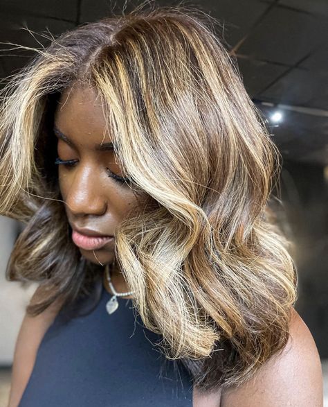 Natural Hair Highlights, Blonde Natural Hair, Honey Blonde Hair Color, Honey Brown Hair, Blonde Wigs, Dyed Natural Hair, Honey Blonde Hair, Ash Blonde Hair, Sassy Hair