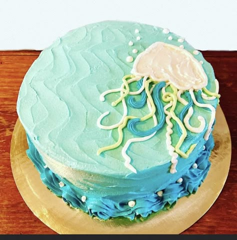 Jellyfish Birthday, Jellyfish Party, Aquarium Cake, Dream Birthday Party, Cake Summer, 14th Birthday Cakes, Ocean Cakes, Beach Cake, Ocean Birthday Party