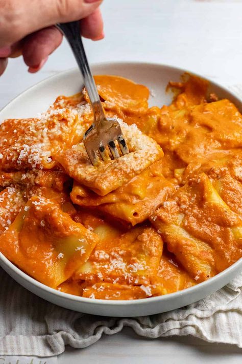 Vodka Sauce With Ricotta, Pasta Alla Vodka Recipe, Giada Vodka Sauce, Rigatoni Vodka Sauce Recipe, Italian Vodka Sauce Recipe, Vodka Blush Sauce Recipe, Pasta Vodka Sauce Recipe, Pasta With Vodka Sauce Recipes, Alla Vodka Sauce Recipe