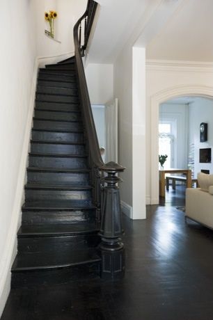 Foto Scale, Black Staircase, Black Stairs, Escalier Design, Painted Stairs, Black Floor, Dark Interiors, Stained Wood, Painted Floors