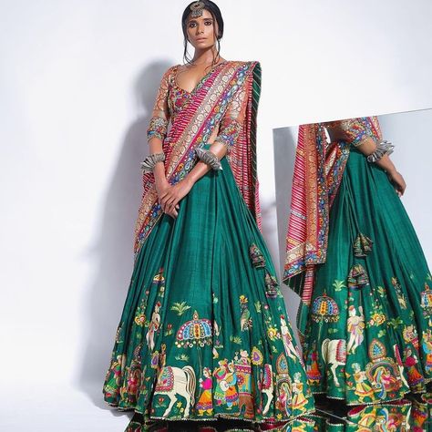 Kalamkari Lehenga Indian Weddings, Kalamkari Lehenga, Painted Blouse, Designer Lehnga Choli, Sleeveless Blouse Designs, Lehenga Crop Top, Wedding Outfits For Women, Simple Frock Design, Choli Dress