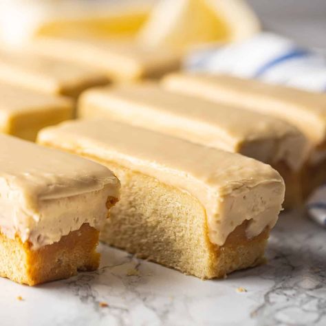 Homemade butterscotch krimpets: Even better than Tastykake! A Philly classic. Buttery brown sugar cake fingers with butterscotch icing. Krimpets Recipe, Butterscotch Icing, Butterscotch Krimpets, Brown Sugar Cake, Homemade Butterscotch, Butterscotch Recipes, Brown Sugar Cakes, Frosting Decorating, Fall Cookie Recipes