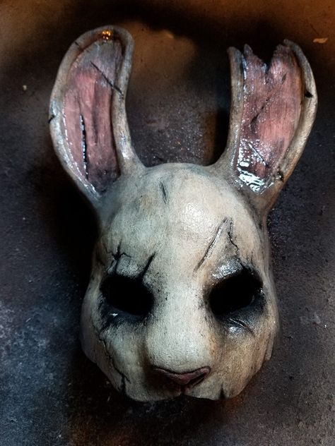 Altered Flesh FX bunny mask. Creepy Mask Ideas, Killer Bunny Costume, Horror Mask Ideas, Scary Bunny Mask, Creepy Bunny Mask, Crazy Mask, Gothic Bunny, Pet Cemetary, Diy Halloween Masks