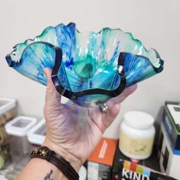 Epoxy resin for beginners | I finally got to demold my first bowl | Facebook Epoxy Bowl Diy, Epoxy Resin Bowls, Resin Bowl Ideas, Resin Bowls Diy How To Make, Epoxy Resin Crafts For Beginners, Resin For Beginners, Resin Bowls, Arts And Crafts Tiles, Resin Bowl