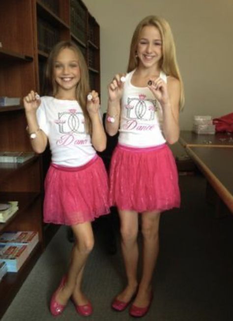 #maddie #maddiezieglar #chloelukasiak #aldc #dancemoms Chloe And Paige, Dance Moms Clips, Dance Moms Chloe, Dance Moms Costumes, Dance Moms Maddie, Dance Moms Moments, Sally Miller, Dance Moms Cast, Dance Moms Pictures