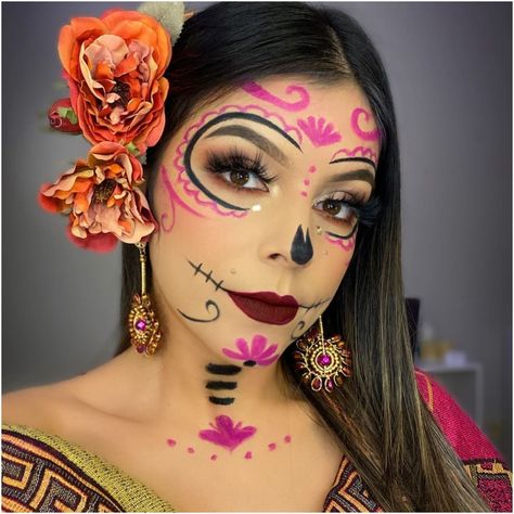 Maquillaje de catrina 2021 fácil y bonito | ActitudFem Candy Skull Makeup, Disney Eye Makeup, Halloween Makeup Sugar Skull, Skull Face Paint, Sugar Skull Costume, Holloween Makeup, Makeup Ojos, Dead Makeup, Halloween Makeup Diy