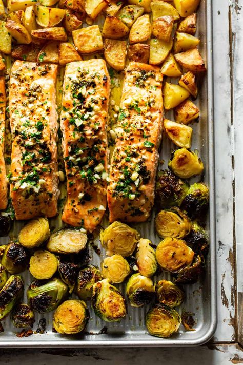 Garlic Butter Salmon and Veggies {Whole30} - Whole30 Salmon Recipes, Salmon Crispy, Salmon And Veggies, Paleo Seafood, Paleo Running Momma, Leftover Breakfast, Cleaner Eating, One Pan Meal, Whole 30 Meal Plan