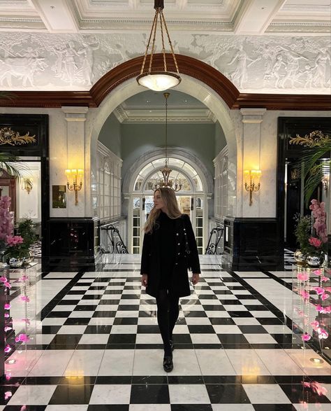 Savoy, London Savoy London, Balance Art, Black And White Interior, Lighting Inspiration, Night Lamps, White Interior, Luxury Interior, Lamp Bases, Hanging Lamp