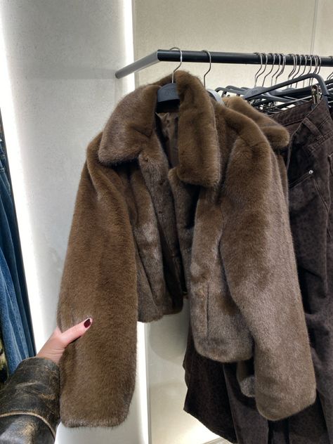 Zara brown faux fur jacket 5320/872 Fur Coat Brown, Brown Fur, Faux Fur Jacket, Fit Check, Fur Jacket, Fur Coat, Faux Fur, Zara, Ootd