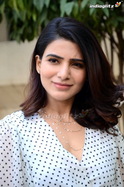 Samantha Short Hair, Samantha Haircut, Short Hair Saree Look, Samantha Hairstyles, Tamil Aesthetic, Samantha Prabhu, Hair Colour Trends, Parneeti Chopra, Hd Face