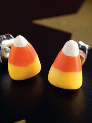 Candy Corn Earrings Craft for Halloween.  Made from clay. Homemade Halloween Crafts, Halloween Candy Crafts, Halloween Craft Ideas, Corn Earrings, Making Candy, Candy Corn Earrings, Halloween 20, Homemade Halloween, Halloween Craft