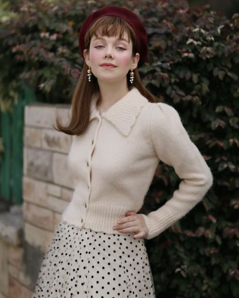 Chic Fits, Fancy Sweater, Prim And Proper, Persian Fashion, Western Girl, Blair Waldorf, Cardigan Sweater Dress, Modest Outfits, Parisian Style