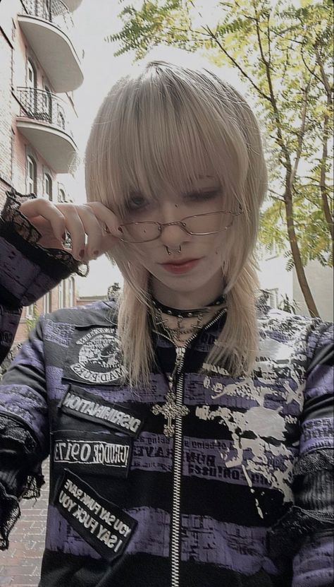 Aether Haircut, Vkei Haircut Short, Jellyfish Haircut Wavy Hair, Harajuku Haircut, Visual Kei Haircut, Vkei Hairstyles, Visual Kei Hairstyles, Vkei Haircut, Visual Kei Hair