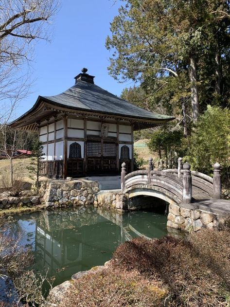 Part of the Ankoku-ji temple in Takayama, Japan. Japanese Alps, Japanese Buildings, Japanese Town, Japanese Style House, Zen Buddhism, Takayama, Japanese Landscape, Traditional Building, Gifu