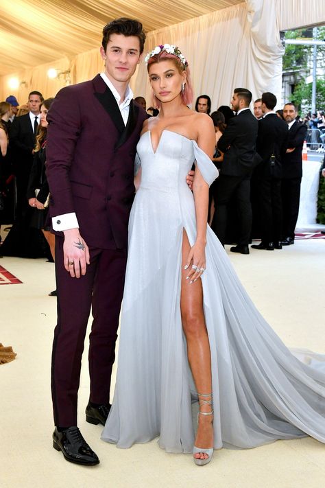 Red Carpet Couples, Lili Reinhart And Cole Sprouse, Gala Outfit, Off Shoulder Evening Dress, Met Gala Red Carpet, 파티 드레스, Simple Prom Dress, Evening Party Gowns, Party Gown