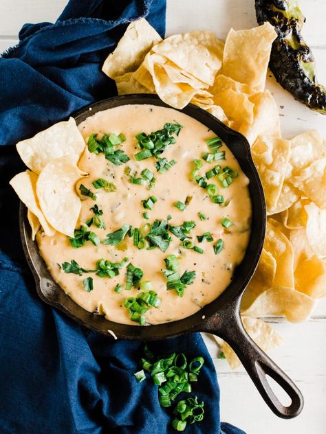 A roasted hatch pepper queso dip loaded with various cheese's and perfect for game day!. Hatch peppers we're meant for queso dip! Hatch Pepper Recipes, Spicy Crockpot Chili, Chili Queso, Hatch Peppers, Goat Cheese Dip, Hatch Chili, Pepper Recipes, Chile Sauce, Nacho Cheese Sauce