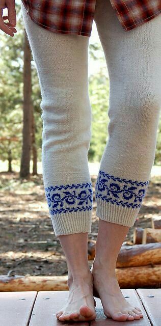 Knit leggings Knitted Wit, How To Purl Knit, Knit Leggings, Knit Or Crochet, Knit Pants, Knit Outfit, Machine Knitting, Knitting Ideas, Knitting Inspiration