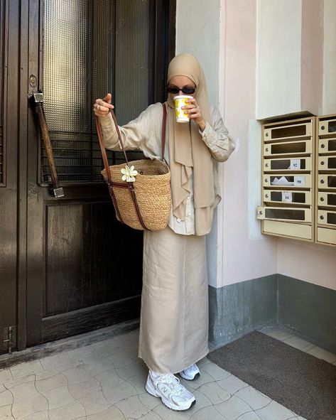 summer is here, girls✨tanned skin, beige tones and linen’re my favs in summer🫶🏼🤎🧋 Beige Skirt Outfit Hijab, Linen Skirt Outfit, Beige Skirt Outfit, Summer Hijabi, Singapore Outfit, Clean Outfit, Modest Winter Outfits, Stylish Outfits Casual, Mix Match Outfits