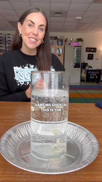 Science Phenomena, Dancing Ghosts, Friday Activities, Spooky Science, Science Experiments Kids Elementary, Science Experiments Kids Easy, Halloween Science, Diy Science Experiments, Science Experiments For Preschoolers