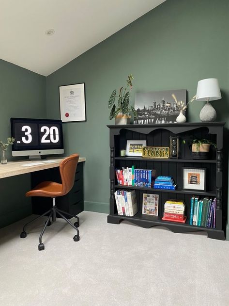 We love a room reveal! @making_it_our_home (on Instagram) has created a contemporary office space using the colour Alloy Grey from our Primo Grande range. Suitable for use all around the home, Primo Grande is stain resistant, bleach cleanable and comes with the added advantage of a 10-year Stain & Wear Warranty. Contemporary Office Space, Office Transformation, Contemporary Office, Rooms Reveal, Free Sample, Easy Clean, Office Space, Corner Desk, Easy Cleaning