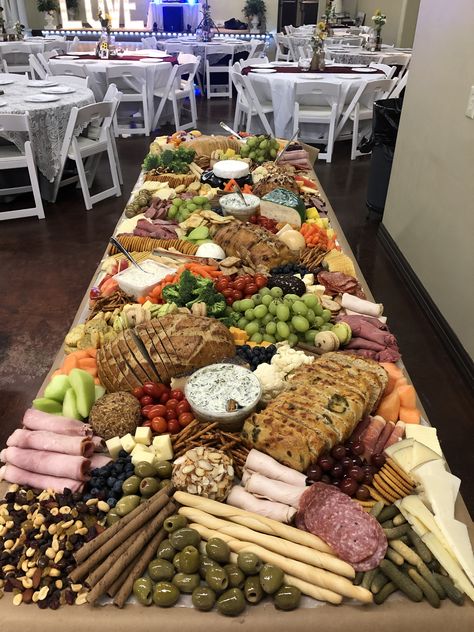 Wedding Grazing Table, Cheese Table, Budget Party, Low Cost Wedding, Grazing Table, Grazing Tables, Buffet Food, Low Budget, Beautiful Food