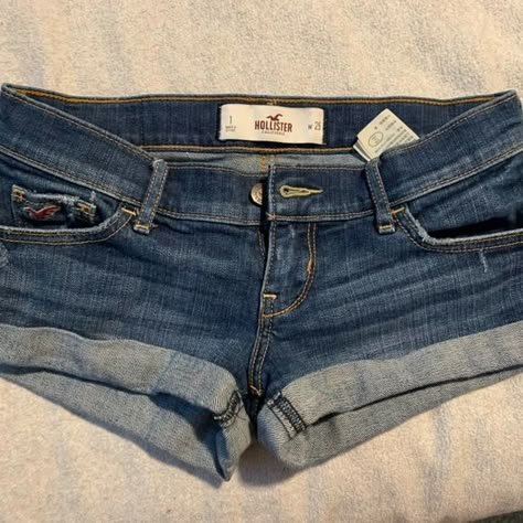 Junior’s Hollister low-rise denim shorts Hollister Low Rise Shorts, Low Waisted Shorts, Low Rise Denim Shorts, Low Rise Jean Shorts, Buckle Bunny, Hollister Jean Shorts, College Job, Grow Taller, Fit Y2k