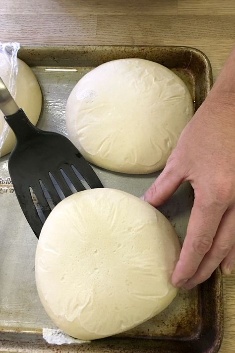 Freezing Dough, Freeze Pizza, Make Your Own Pizza Dough, Freeze Pizza Dough, Pizza Oven Recipes, Living Frugal, Pizza Dough Recipe Easy, Pizza Roll, Freezer Recipes