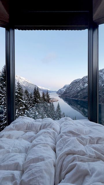 Jeremy Flores on Instagram: "Imagine waking up in this dreamy treehouse in Norway! ❄️🌲 Location: @_woodnest_ #Norway #WOODNEST #treehouse" Pretty Winter Aesthetic, Percy Aesthetic, Winter Aesthetic Cozy, Norway Winter, 1 December, Winter Bucket List, Snow Trip, Winter Pictures, Winter Wonder