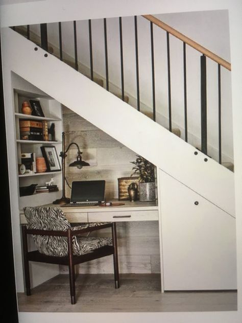 Desk Under Stairs, Office Under Stairs, Under Stairs Nook, Room Under Stairs, Space Under Stairs, Stair Nook, Closet Under Stairs, تحت الدرج, Remodel Basement