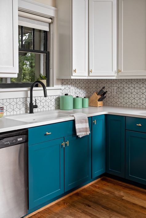 Virginia Highland Kitchen Update — Gina Sims Designs Teal Kitchen Cabinets, Kitchen Cabinet Color Ideas, Loft House Design, Kitchen Remodel Countertops, Teal Kitchen, Kitchen Refresh, Kitchen Designs Layout, Kitchen Room Design, Vintage Kitchen Decor