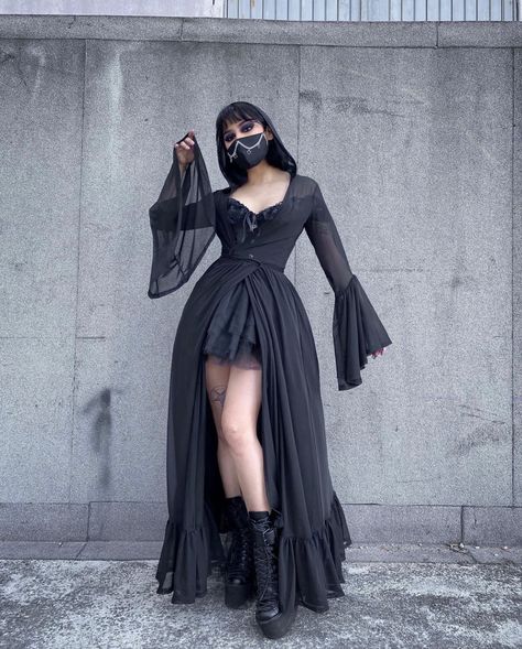 credits: hellgrl.666 on ig Pastel Goth Formal Dresses, Fantasy Witch Costume, Plus Size Morticia Addams, Black Fairy Costume Halloween, Witch Dress Aesthetic, Corset Witch Costume, Goth Dress Prom, Dark Fairy Halloween Costumes, Fantasy Witch Outfit