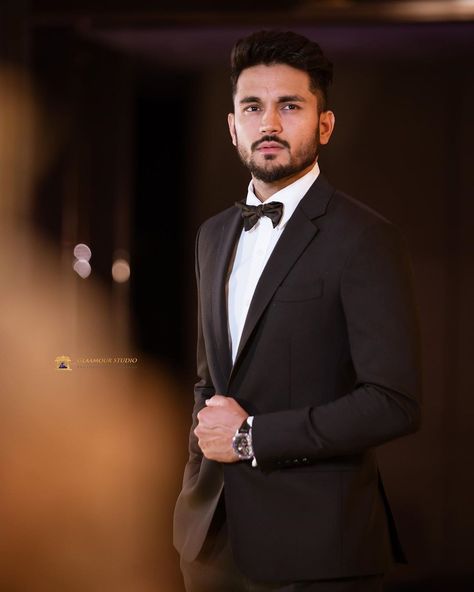 Groom Outfit Casual, Casual Groom Outfit, Reception Pics, Bohemian Groom, Manish Pandey, Rustic Groom, Outfit Country, Punjabi Couple, Man And Wife