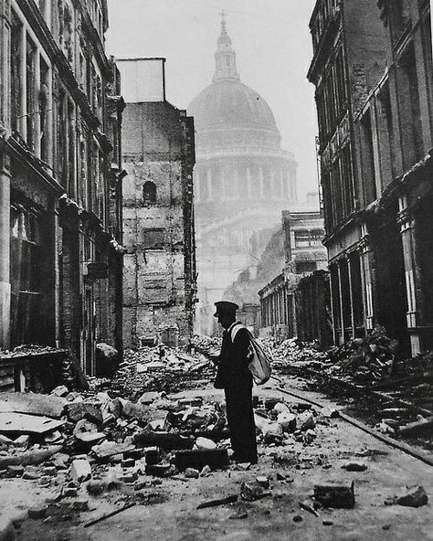 1940s Detective, Historic London, London Blitz, Aesthetic London, St Paul's Cathedral, London History, Male Clothing, The Blitz, St Pauls Cathedral