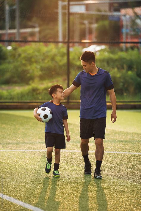 Soccer Images, Dad Pictures, Soccer Photography, Playing Soccer, Son Quotes, Sports Aesthetic, Football Baby, Asian Kids, Playing Football