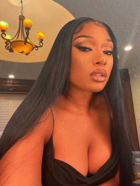 Megan Thee Stallion Brown, Megan Stallion, Birthday Makeup Looks, Gold Makeup Looks, Thee Stallion, Birthday Makeup, Black Goddess, Megan Thee Stallion, Glamour Makeup