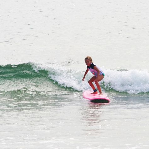 Cutest Little Surfer Babe Ever Kids Surfing, Surfing Kids, Surfer Kids, Surfer Baby, Hawaii Kids, Surfer Lifestyle, Surfing Aesthetic, Dream Kids, Surfer Dude