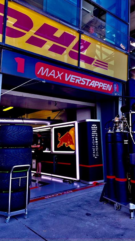 F1 Garage Aesthetic, Redbull Aesthetic F1, Red Bull Racing Aesthetic, F1 Garage, F1 Max Verstappen, F1 Aesthetic, F1 Wallpaper, Red Bull F1, F1 Wallpaper Hd