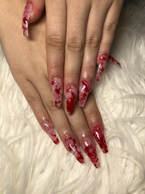 pinterest: @amacias3875 ♡💋 Ongles Goth, Blood Nails, Splatter Nails, Horror Nails, Holloween Nails, Vampire Blood, Halloween Acrylic Nails, Goth Nails, Stiletto Nails Designs