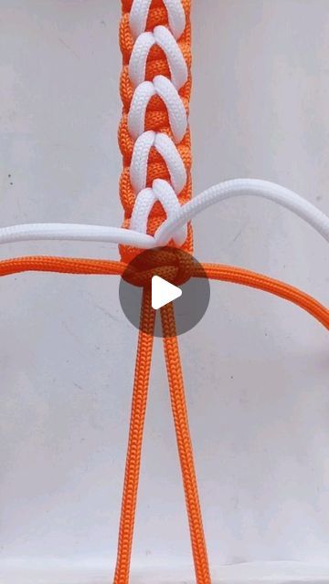 Square Knot Bracelet Tutorial, Bracelet Square Knot, Braiding Bracelets, Square Knot Bracelet, Square Knot Bracelets, Nut Bracelet, Paracord Bracelet Patterns, Paracord Armband, Paracord Bracelet Tutorial