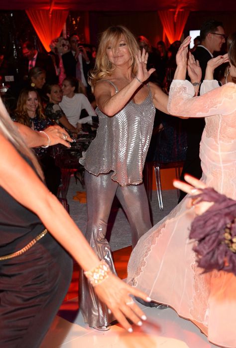 Goldie Hawn Now, Kate Hudson Style, Goldie Hawn Kurt Russell, Dancing Video, Goldie Hawn, Kate Hudson, Dancing Queen, The 70s, Celebrity Couples