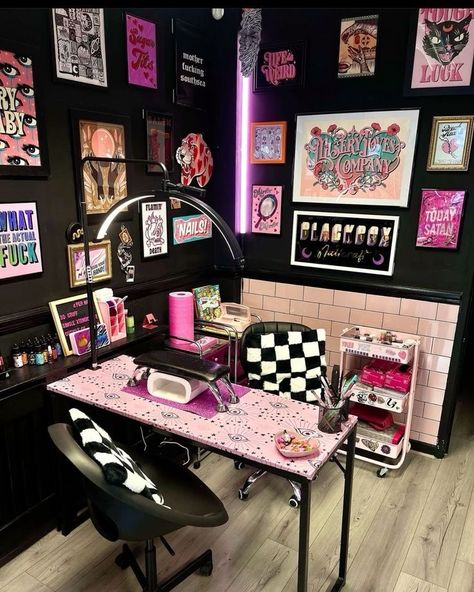 Black And Light Pink Living Room, Cute Tattoo Studio Interior, Booked Out Salon, Nails Suite Decor, Black White And Pink Salon Ideas, Nail Suites Decor, Nail Tech Salon Decor, Tattoo Room Studio Decor, Nail Room Inspo Black