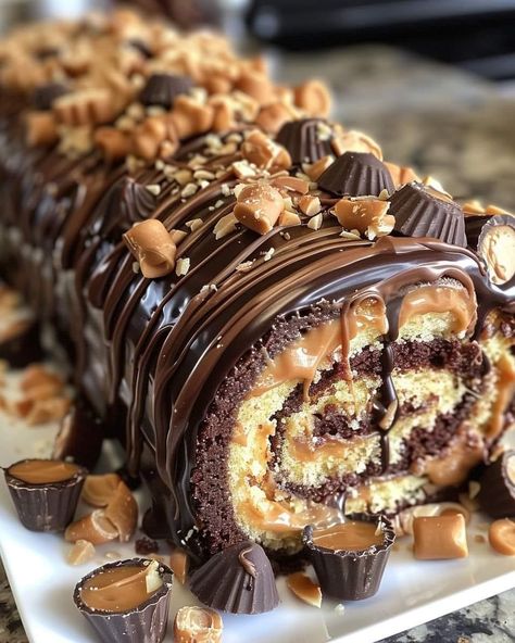 Jelly Roll Cake, Chocolate Roll Cake, Cake Roll Recipes, Peanut Butter Roll, Chocolate Roll, Peanut Butter Cake, Rich Chocolate Cake, Peanut Butter Filling, Peanut Butter Cup