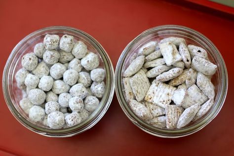 Best Party Mix Recipe, Homemade Puppy Chow, Easy Puppy Chow Recipe, Best Puppy Chow Recipe, Easy Puppy Chow, Puppy Chow Snack, Kix Cereal, Chex Mix Recipes Original, Puppy Chow Chex Mix Recipe